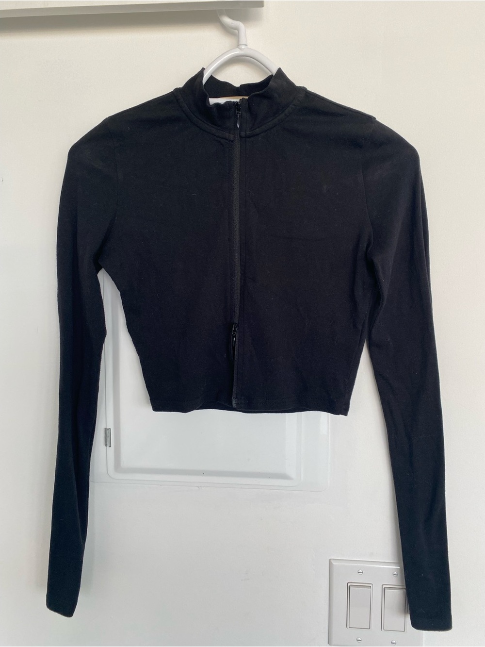 Cropped Black Long-Sleeve Zip-Up Top